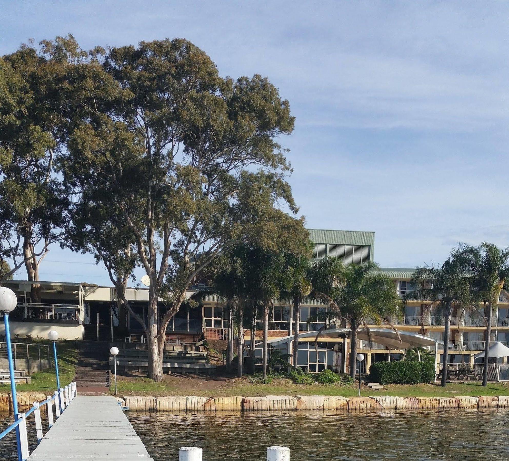 بيتش كومبر هوتل توكلي المظهر الخارجي الصورة The campus from the river